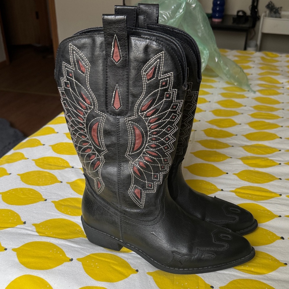 Black and Red Western Cowboy Boots